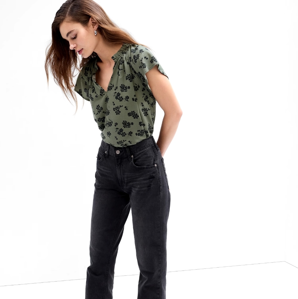 NWT Gap Split Neck Top